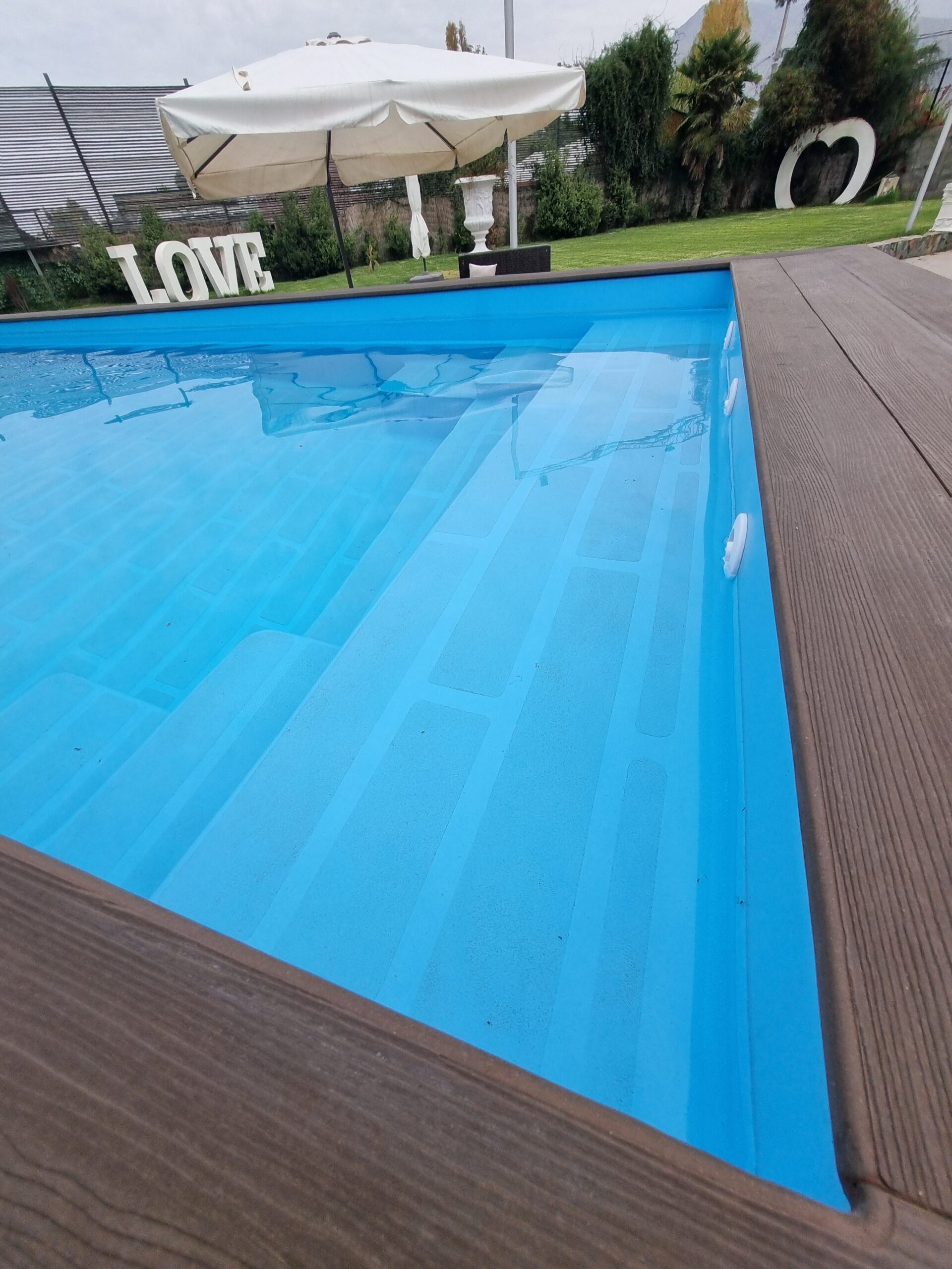 Piscinas Container Donde Sea de 20 Pies Edición Roja con Deck Premium color Chocolate