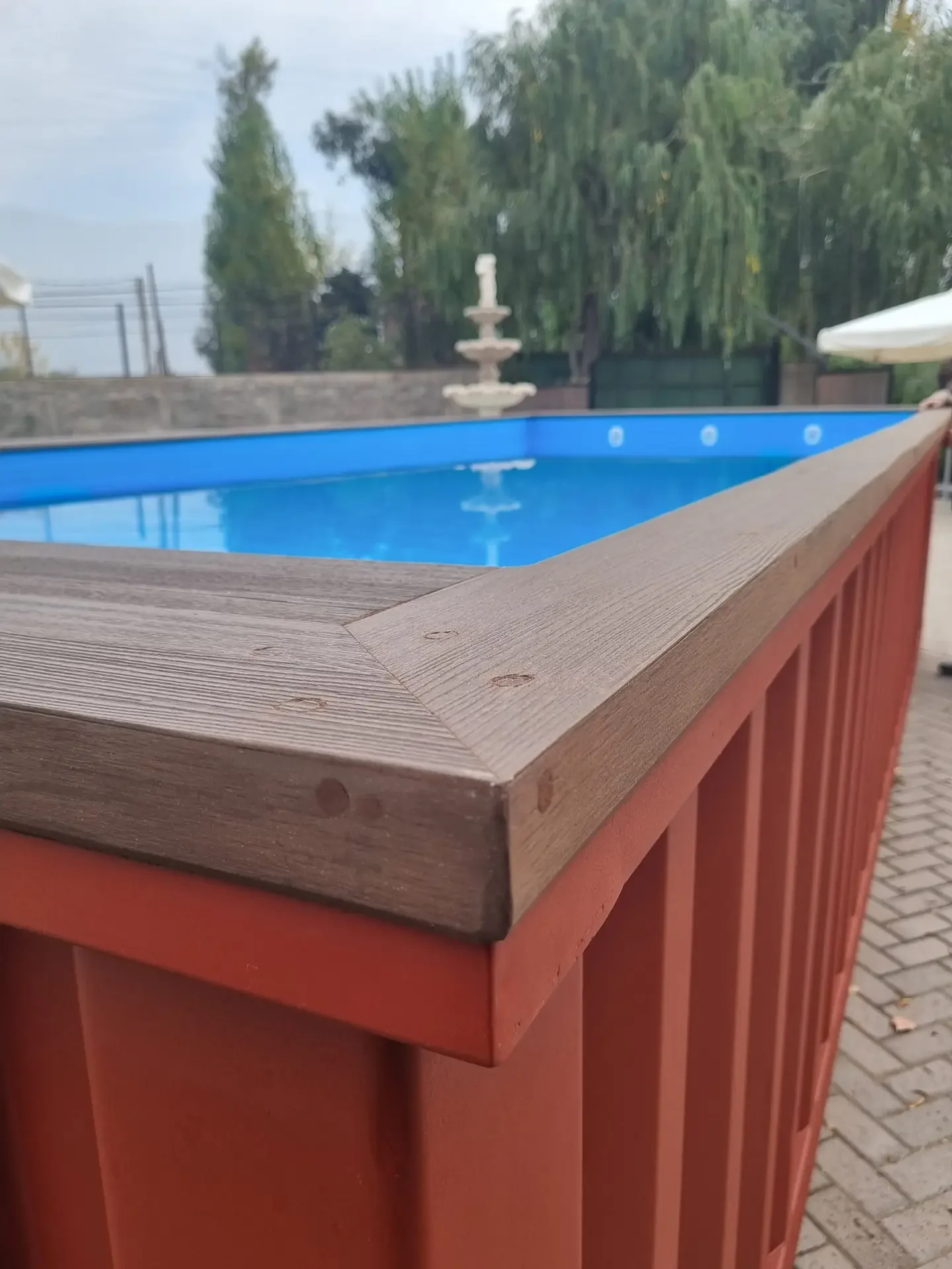 Piscina Container Donde Sea edición rojo óxido