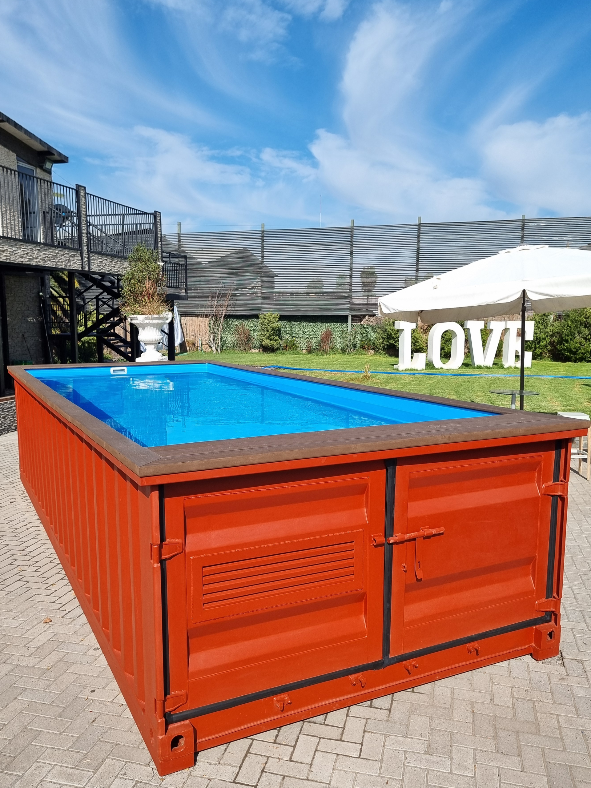 Piscina Container Donde Sea edición rojo óxido
