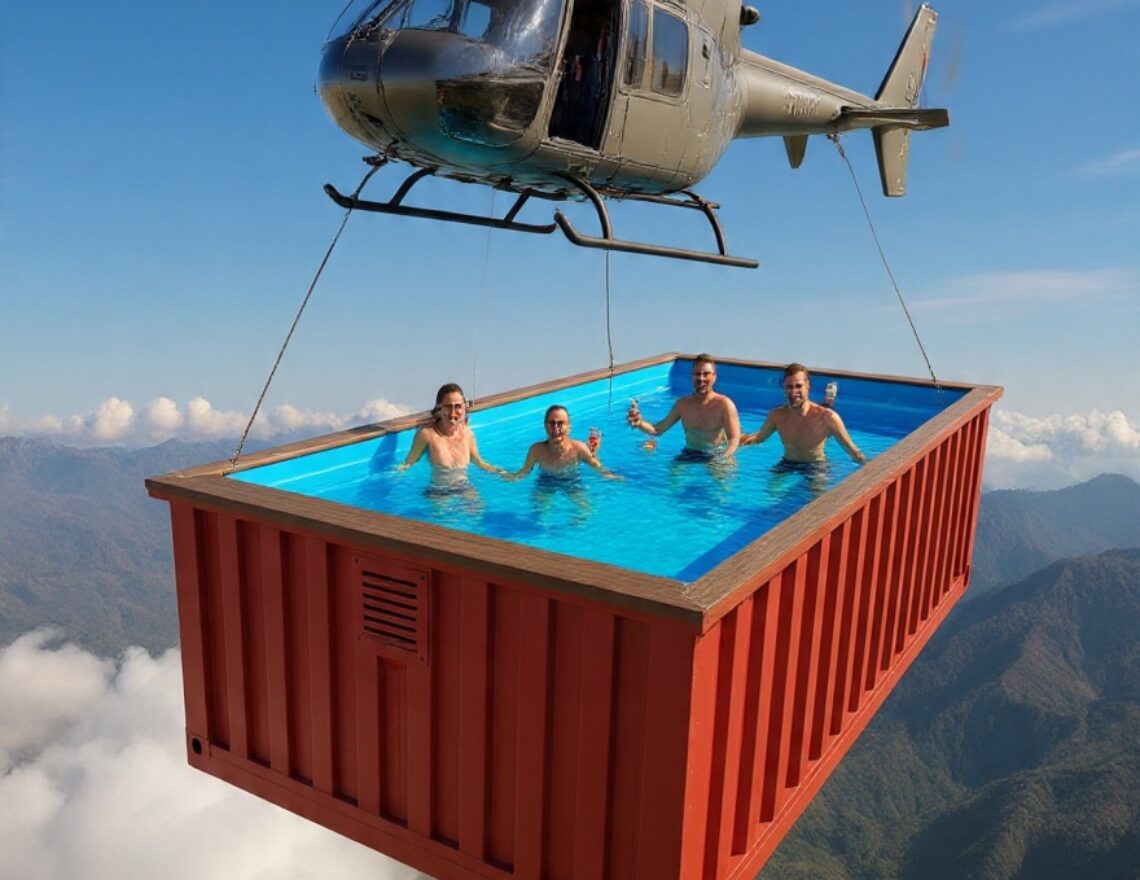 Un Helicóptero Carga Nuestra Piscina Container Mientras Todos Disfrutan