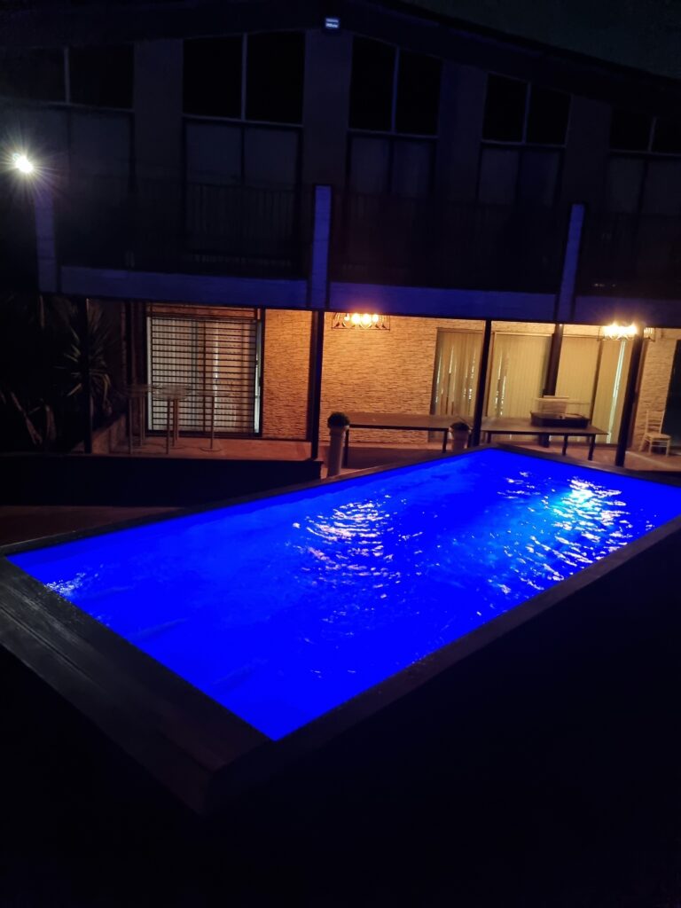 Piscina Container Donde Sea Roja Toma Nocturna